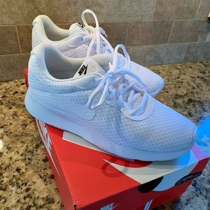 Women’s Nike Tanjun sneakers